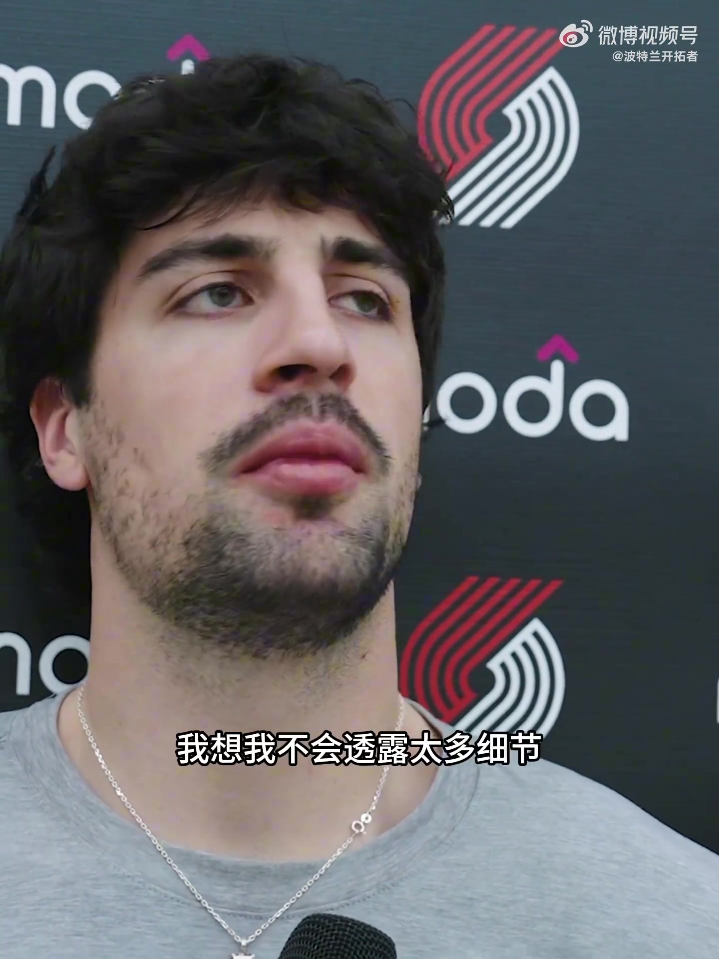 上场被打断牙！阿夫迪亚：我找胶水粘好了 不影响我依然强硬